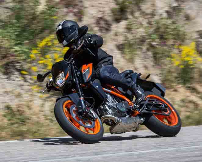 https://twotyres.co.uk/app/uploads/2020/04/MICHELIN_RoadPilot5_motorcycle-tyre-review.jpg