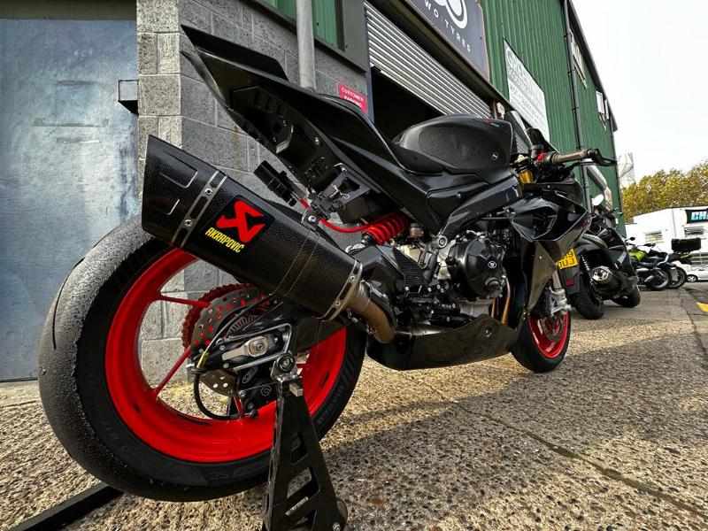 PIRELLI SUPER CORSA V4 セット100km未満
