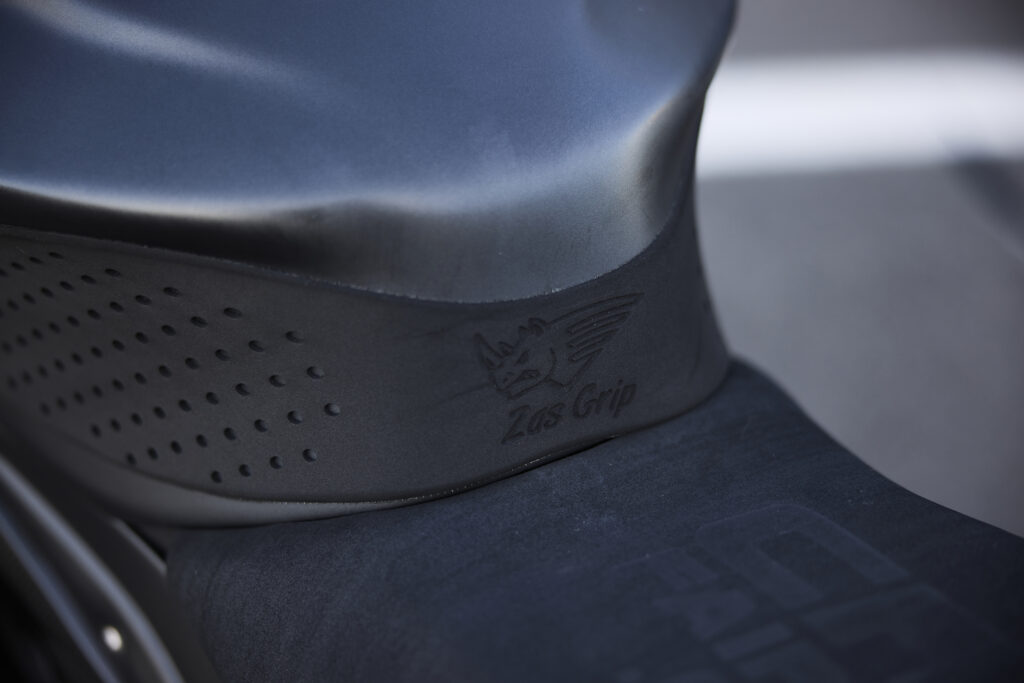 Zas Universal Motorcycle Tank Grip Preview